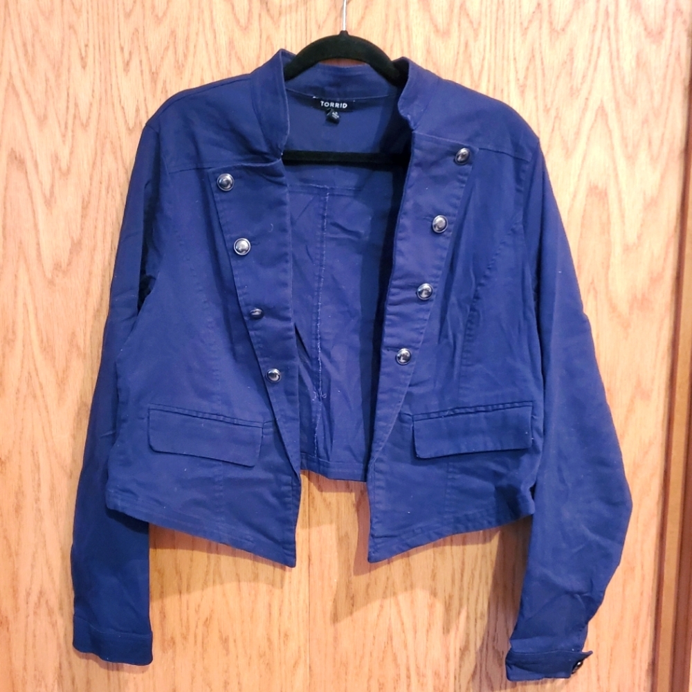 Torrid Fitted Cropped Military Style Jacket Brass Buttons Navy Blue sz 2 stretch